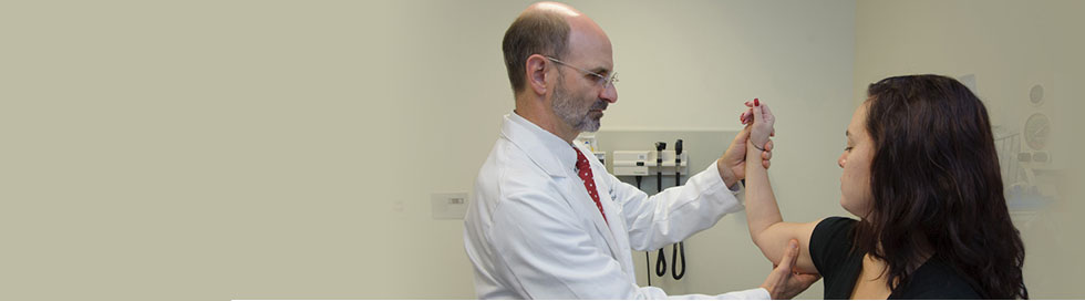 Dr examining patient 
