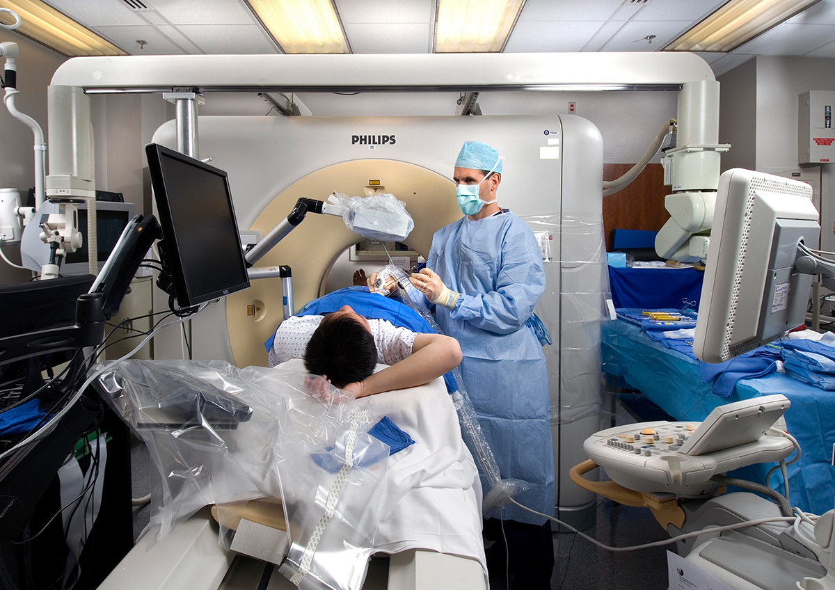 Dr. Bradford Wood demonstrates image-guided tumor ablation in a CC Radiology and Imaging Sciences suite