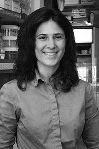 LARA MANGRAVITE